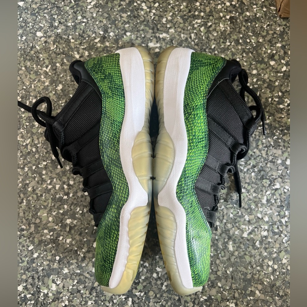 Jordan 12 Men's Sneakers - J 12 Taxi Black & White + 10.5 Geeen Snake - Picture 10 of 16
